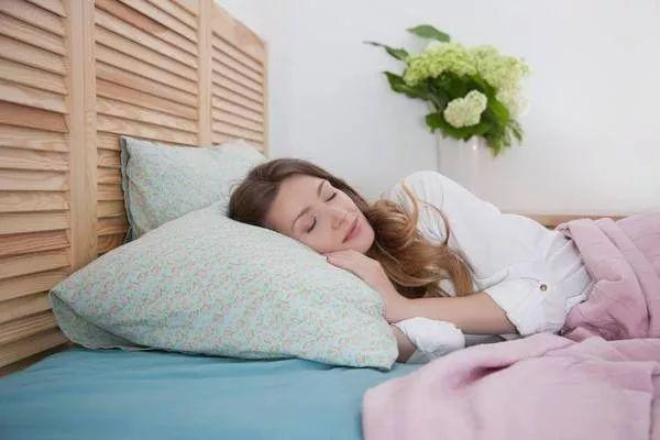 防脱发|人体有个“气血总开关”！没事按一按，或可助眠、养阳气、防脱发