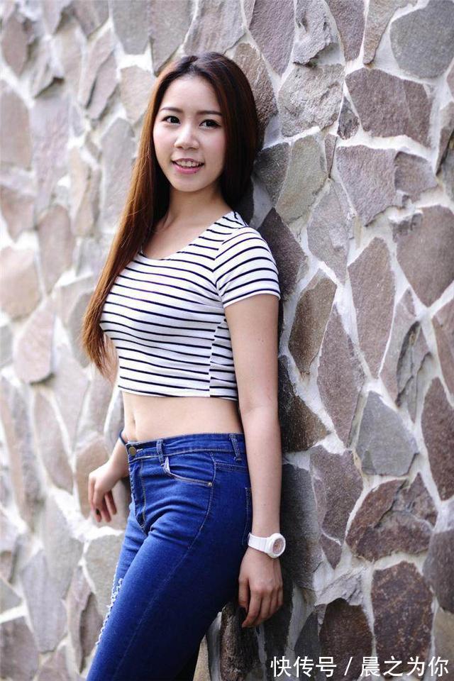 女人味 优雅美丽的牛仔裤,彰显出女人落落大方的简约风格!