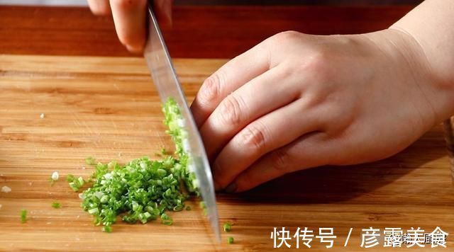 包子|遇到此馅儿别手软,咬一口,流出满满的汤汁,学会可以开包子店了