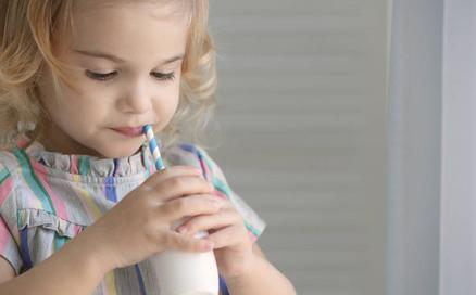 优质蛋白|经常喝酸奶,是养肝还是伤肝?医生道出实情,最好了解下