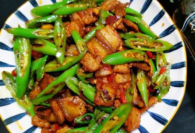 不管炒啥肉,别放淀粉腌制了,教你正确做法,肉鲜嫩还流汁