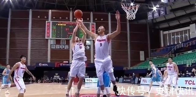 内线|易建联太倚老卖老了!一分钟内2次对张皓嘉发脾气,1次埋怨徐杰