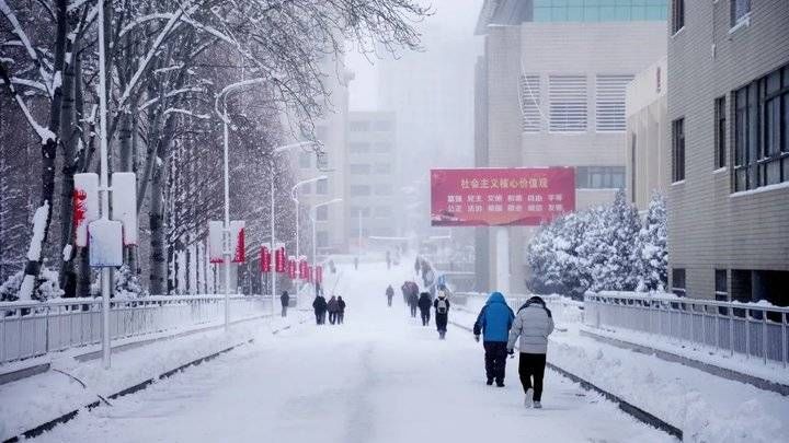 鲁东大学这场雪！太！大！了