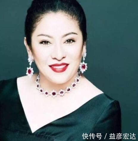 耳环|向太的奢华“珠宝收藏”,8600万项链是日常,这应该是鸡蛋!