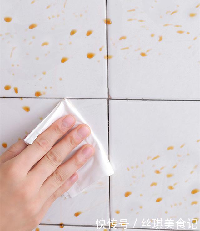 墙面|厨房别再贴瓷砖了,这种新型替代材料,看着高级还耐脏