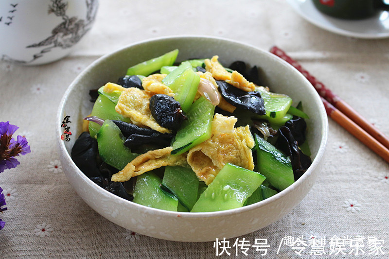 肌肤|此菜，我家每周吃两顿，雷打不动，营养水分足，低脂美容嫩肌肤