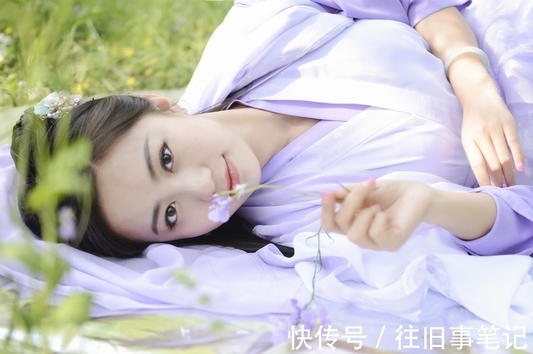 七绝$淡对红尘人与事,何嗔岁月落霜华;绝句随吟,浮生怎可四时嘉?