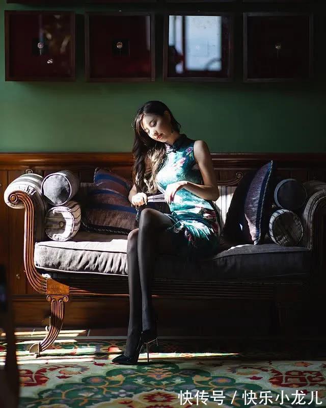 黑丝 秋天穿着旗袍和黑丝，搭配出女人的气质美