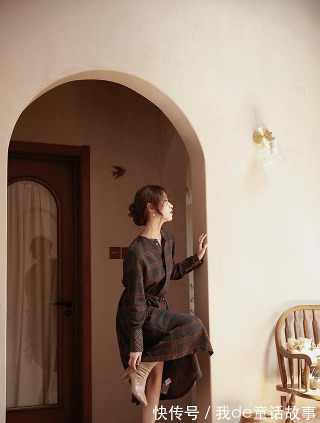 穿搭 谁说格子裙太普通,这样穿精致又优雅,韵味十足!