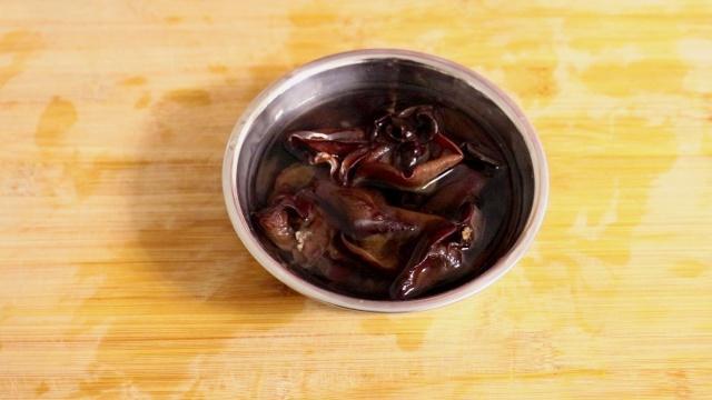 蒜苔最好吃的做法，酸脆可口，每次吃都不够，比肉还好吃