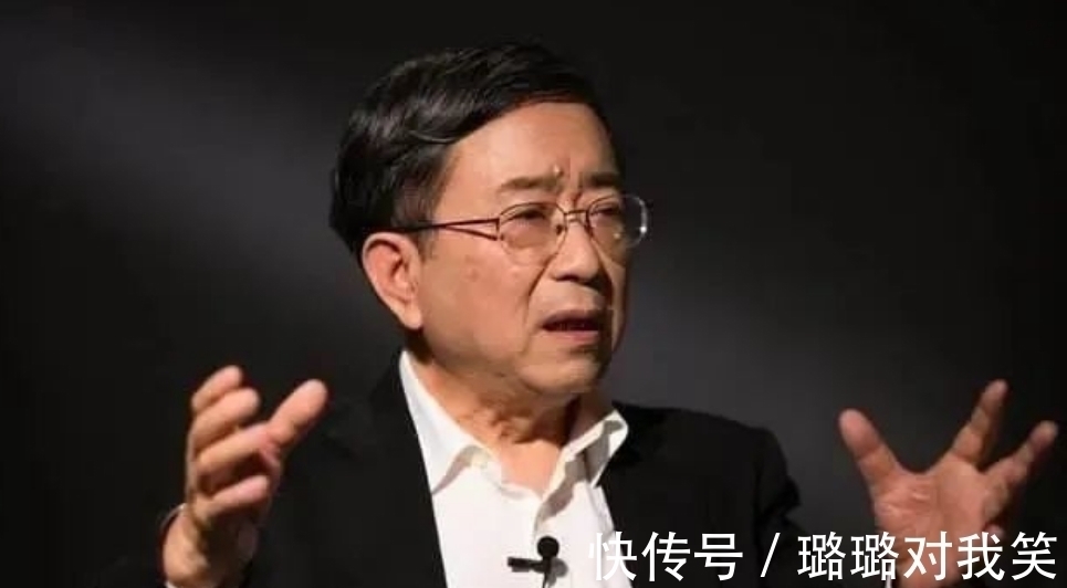 易中天$余秋雨的文学水平如何?易中天的评价很犀利,金庸的评价则很幽默