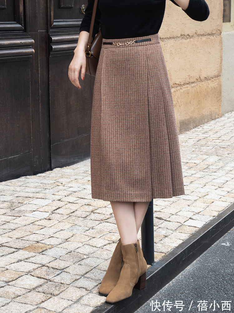 百褶半身裙|奔三奔四的女性少穿牛仔裤,试试这几条半身裙,高级优雅还显腿长