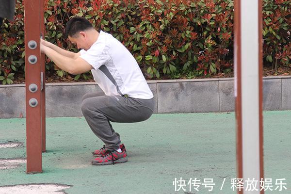 蹲法|下蹲十分钟,抵过走路一小时掌握两种蹲法,让你瘦全身