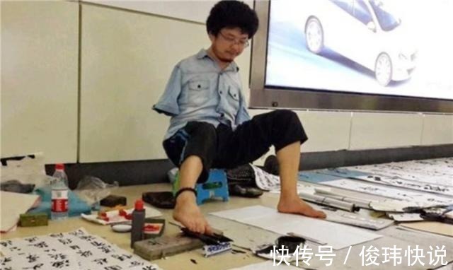 书法作品!乞丐在街头写出漂亮的书法,专家:是为了混饭吃,不能称之为艺术