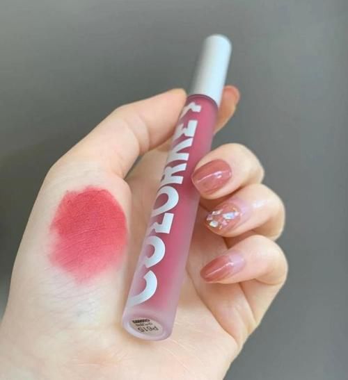 “樱花色”口红太惊艳，少女感减龄又气质，黄皮盲选不踩雷