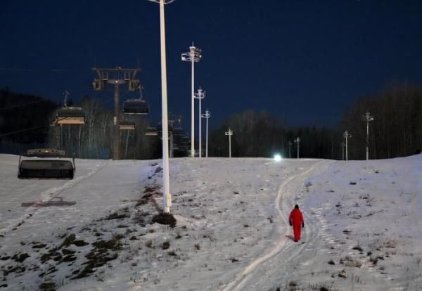 寒夜滑雪场|寒夜滑雪场的“面条守护者”