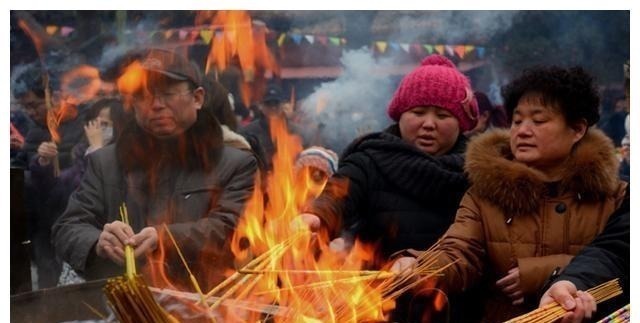 文曲星&农村俗语:“男占三八是秀才,女占三八必寡”,三八是什么意思?