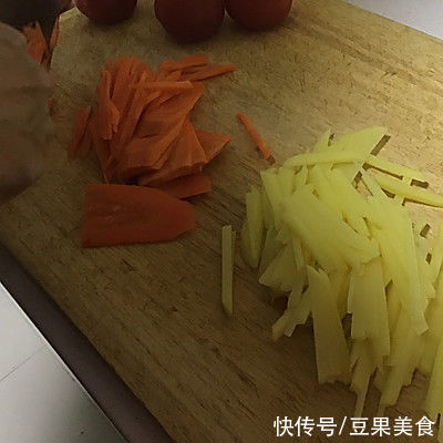 胡萝卜丝|网红好吃的土豆饼，简单快手超美味