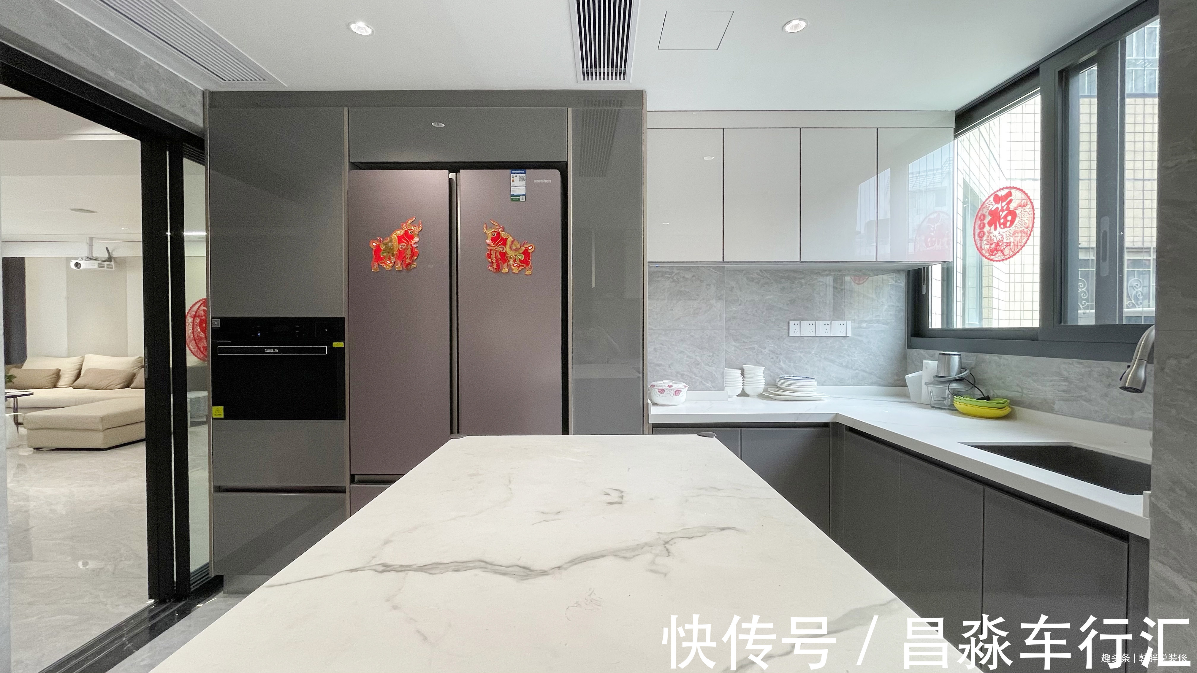 凹槽|厨房装推拉门早就过时了,聪明人都用这2种隔断,后悔没有早知道