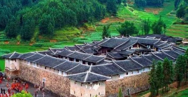 建筑|它是一种军事屏障 又是民间防卫性建筑 最后化为村落