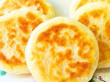 早餐饼最好吃又简单做法,1碗面粉,开水一烫,15分钟做好出锅