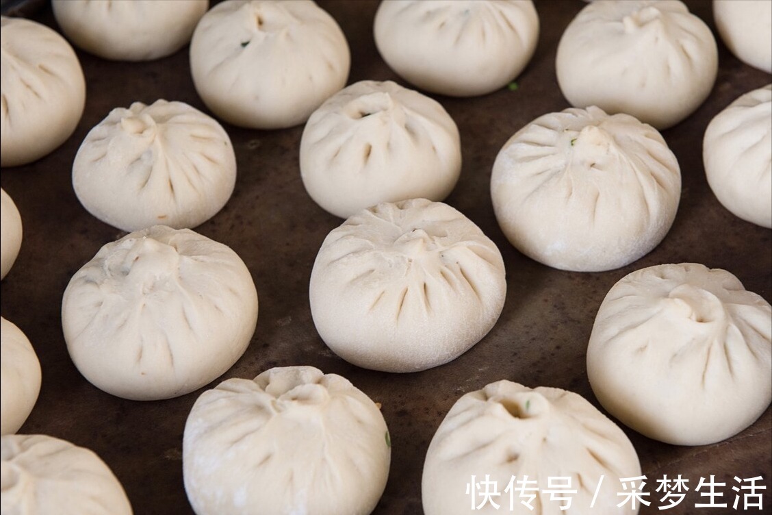 鲜嫩|蒸包子，万不可直接上锅蒸，牢记3个诀窍，包子鲜嫩松软，不塌陷