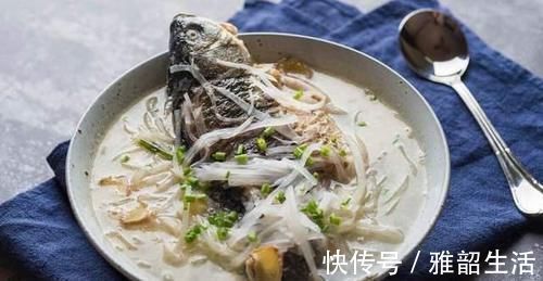 鲫鱼|鲫鱼汤好喝有诀窍,牢记4点,鱼肉鲜嫩,汤白如牛奶,上桌抢着喝