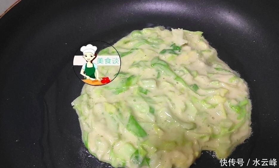 小朋友|包菜别只会清炒了，用来做早餐饼，10分钟就搞定，比包子馒头还香