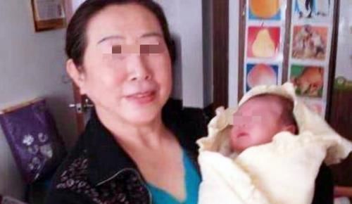 维护|“车都买不起,还敢生二胎?”孕妈挤公交被嫌弃,孩子给力维护