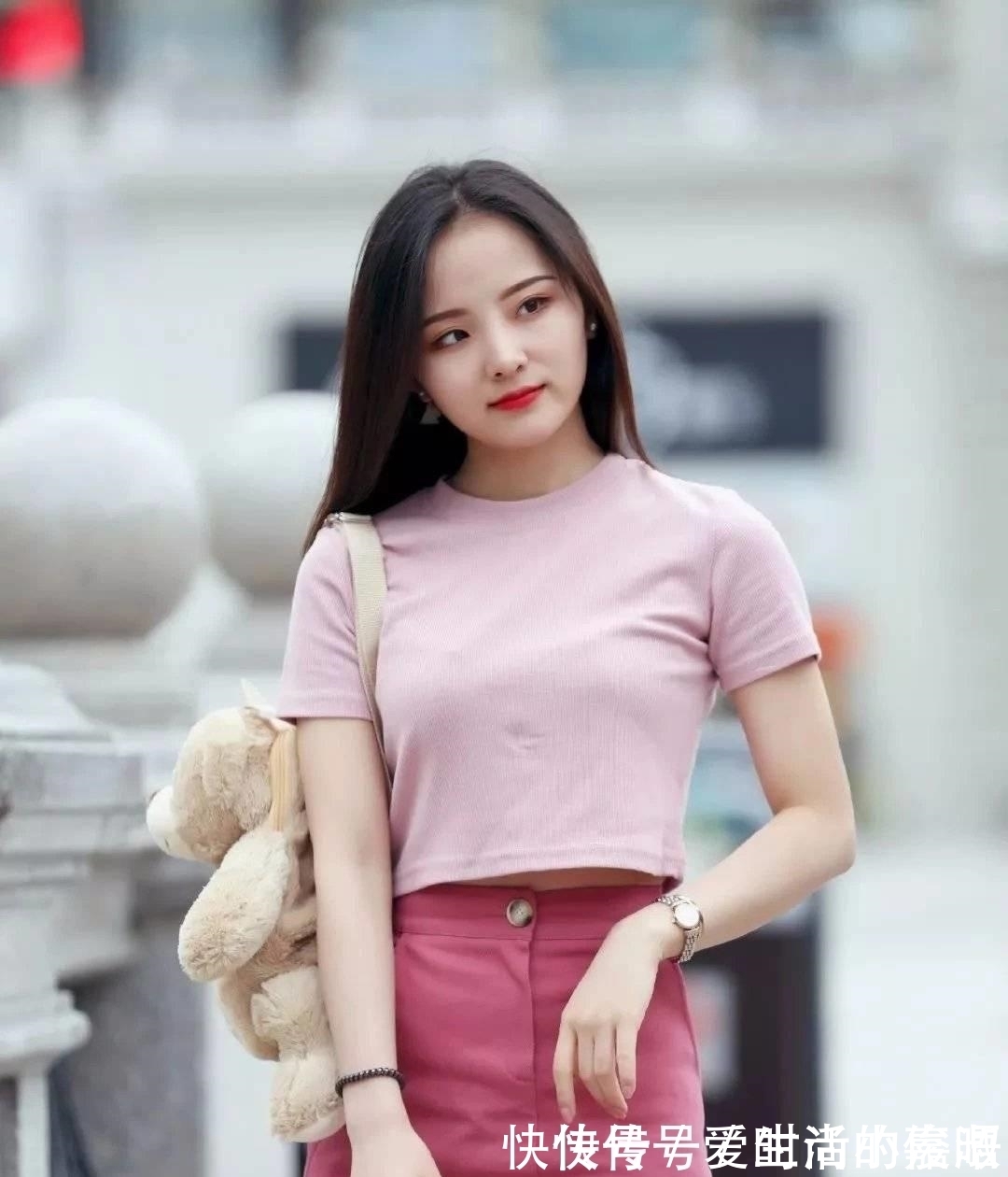 A字裙 粉色短T搭配粉色A字裙,清纯靓丽又减龄,尽显时尚气息十足!