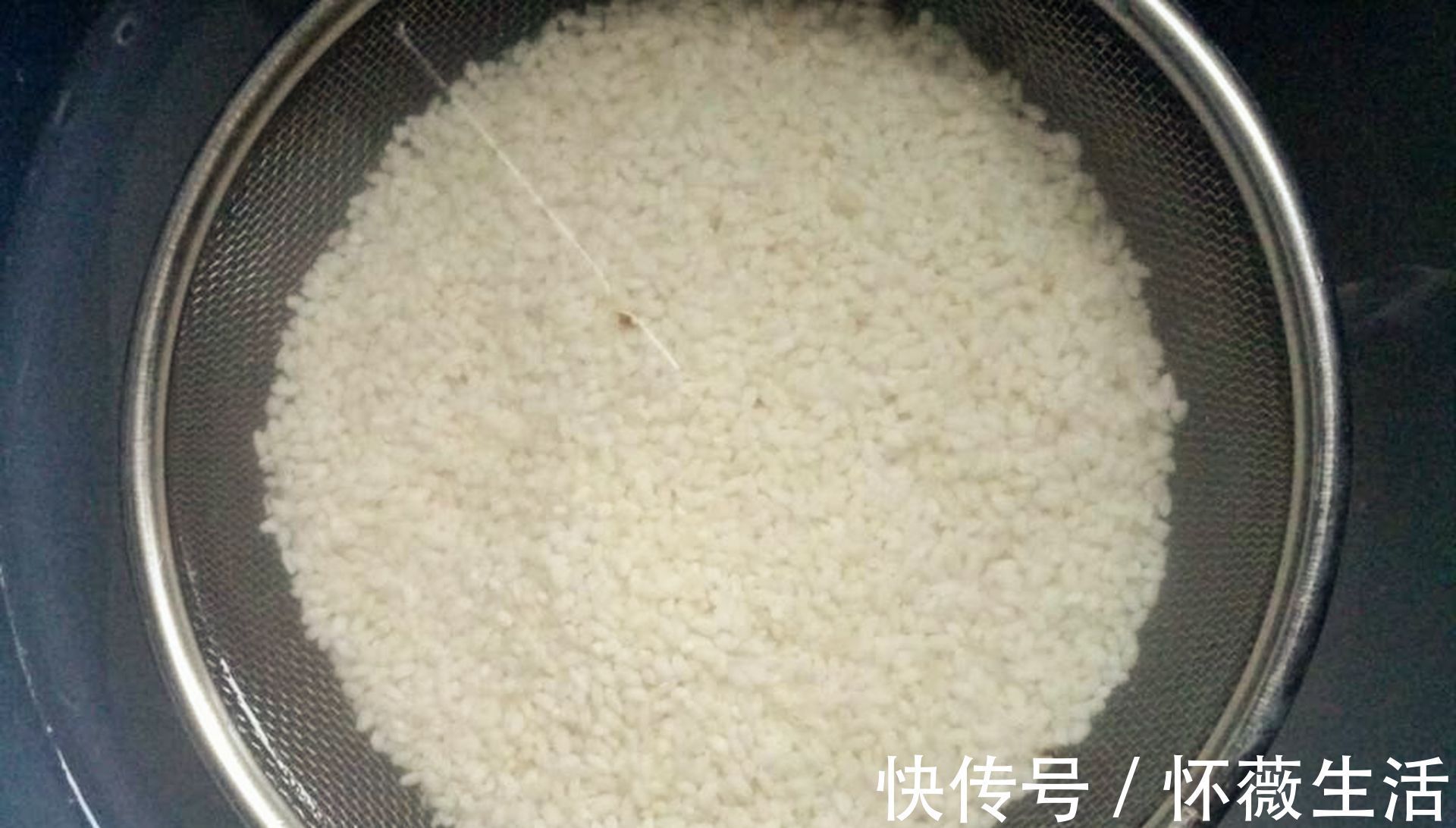 好吃|煮米饭万万不可直接加水下锅,记住这3个诀窍,米饭粒粒喷香好吃