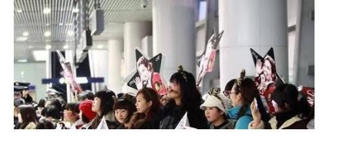 老板|明星頻頻刷臉買單后，終于踢到了鐵板，素人老板：我又不追星