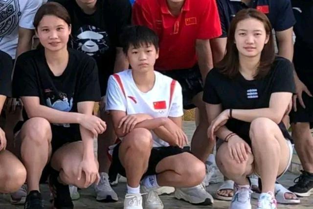 红姐|玩海上蹦极感受自由落体,网友:全红婵害怕吗?红姐的小表情亮了