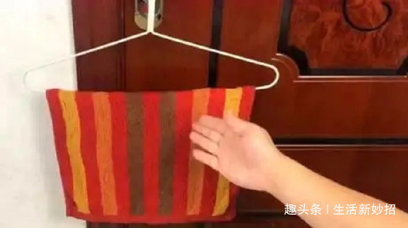 不管有多少存款，都要在门把手上挂条毛巾，厉害用途几乎没人知道