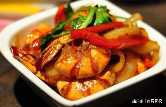 24道鲜香菜肴分享，下酒下饭真实惠，热乎乎的家人吃的很舒心