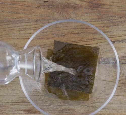 日式冷素面 昆布和木鱼花是绝配 如此冰爽的做法在家也能搞定 快资讯