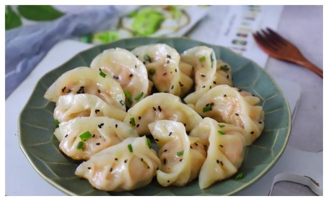 孩子最馋饺子这做法，焦香松脆，鲜嫩多汁，一口一个好过瘾