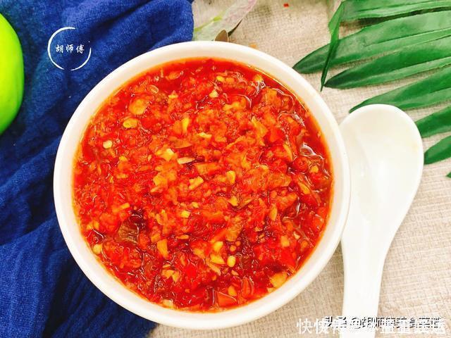 做辣椒酱时，只放盐可不行！多加2样料，辣椒酱不发霉不长毛，香