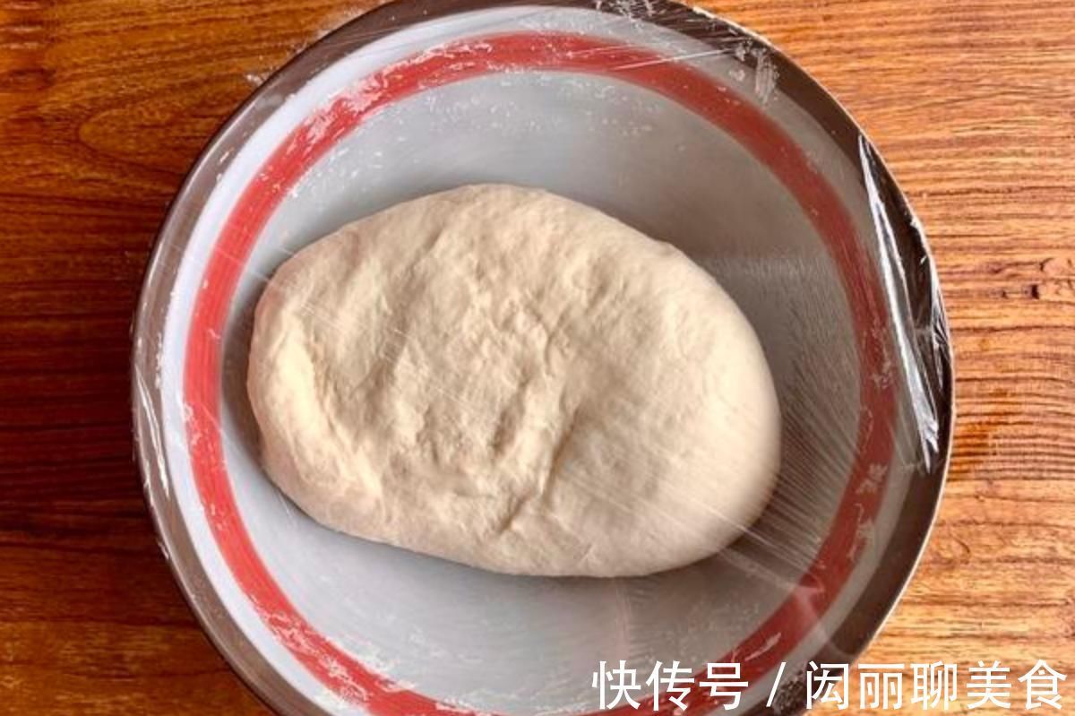 为啥你做的烙饼又干又硬？学会这招，烙好的饼层次分明、薄如纸