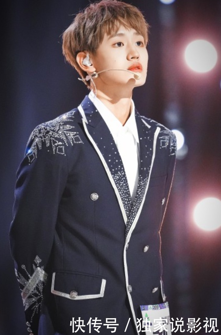 杨幂力挺周柯宇,起底INTO1成员的原公司,谁的背景更硬?