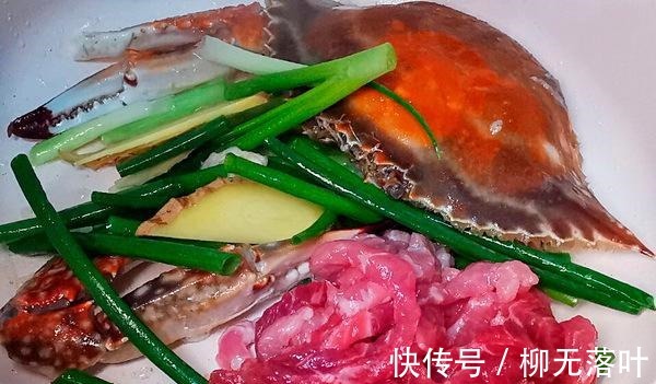 极速降温,煲个暖心又暖胃的蟹肉粥,就是舒服！