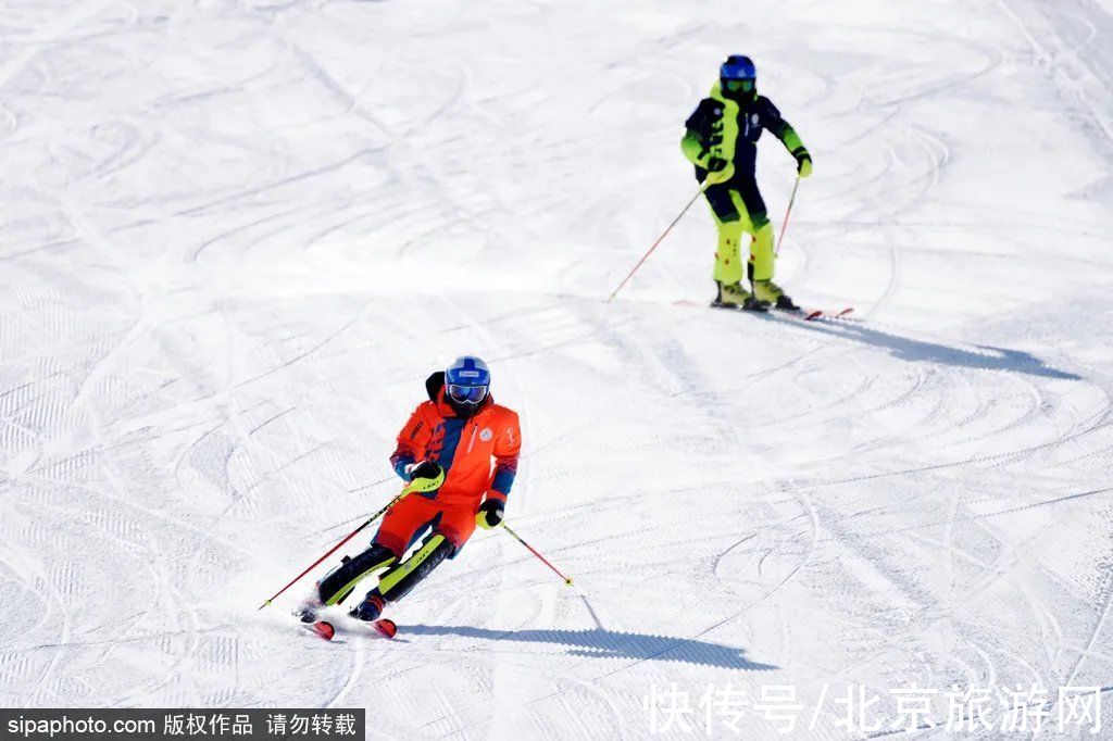 雪场|北京雪场陆续开门迎客，有些班车接送，还能免费教滑雪！