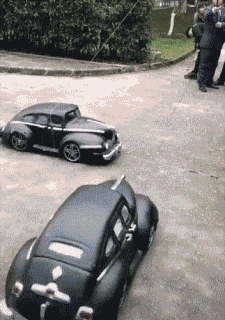 |搞笑GIF:在驾校这样练车 我就不信你练不好