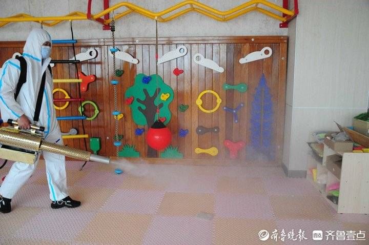 开学|公益合伙人丨走进幼儿园，志愿者进行开学前公益防疫消杀