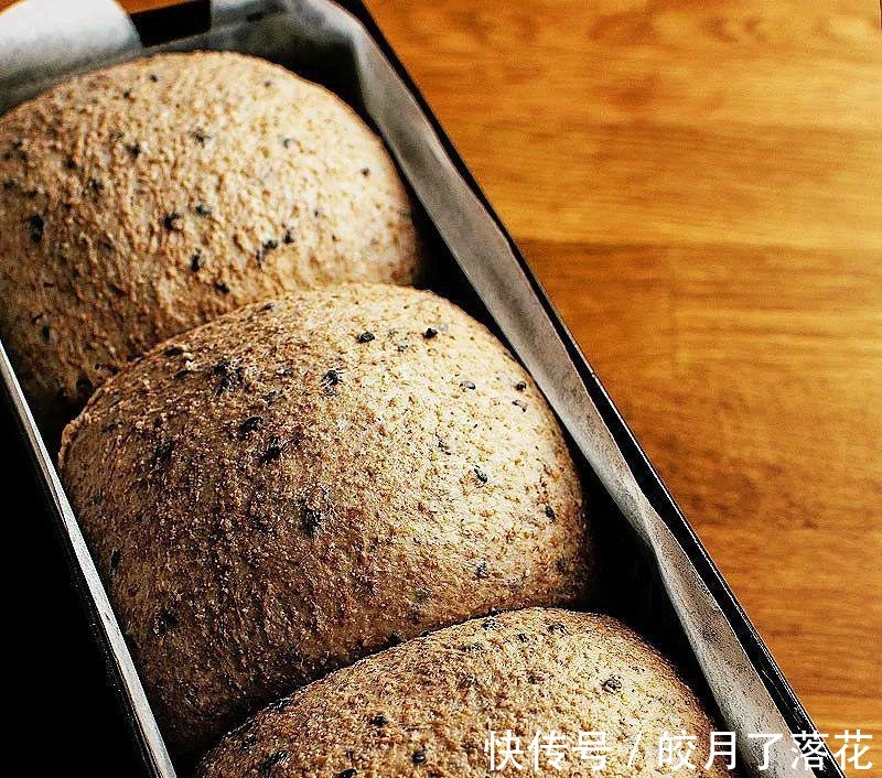 水合作用|你喜欢添加调味料来增强面包的风味吗全麦锡面包配柠檬蜜饯制作!