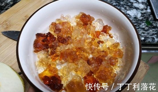 小姐姐|冰糖雪梨炖桃胶简单做法，味道甘甜可口，降燥败火！