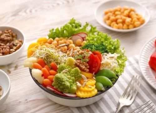 高血脂|血脂高的人不能吃玉米?医生:若想稳定血脂,建议少吃这3种食物