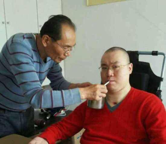 汤淼|40岁汤淼近况,获“慰问金”明显发福,状态不佳向探望领导诉苦