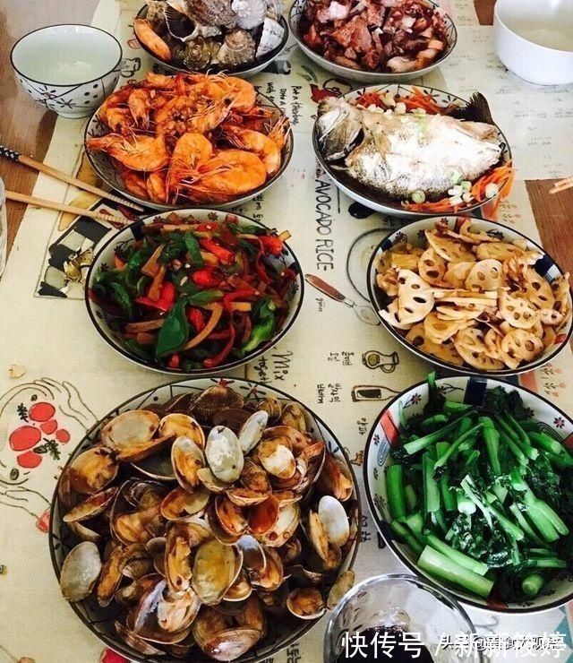 炸藕盒|放假回婆家,7个婆婆做的家宴对比下,就能看出儿媳的分量了