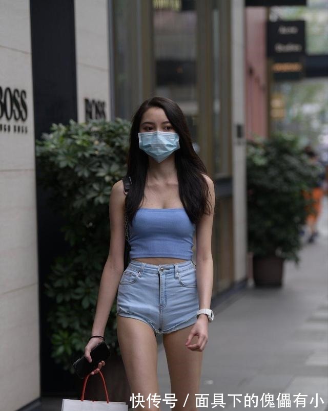 高跟鞋 逛街的瑜伽裤美女，让造型远离俗套感，颜值过人！